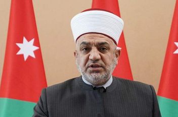 مندوباً عن الأمير الحسن .. وزير الأوقاف يفتتح مسجد الفتح "لواء 40"