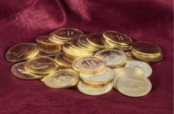 الوكيل الإخباري-   قال نقيب أصحاب محلات الحلي والمجوهرات ربحي علّان إن سعر الذهب العالمي أغلق عند 4250 دولارًا للأونصة امس، مشيرًا إلى أن الانخفاض الأخير جاء نتيجة عمليات جني الأرباح في الأسواق العالم