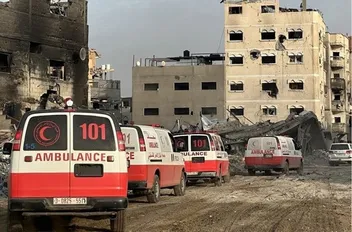 قال مراسل الجزيرة إن سيارات الصليب الأحمر تصل إلى معبر كيسوفيم وتقلّ الدفعة الرابعة من جثامين الشهداء الفلسطينيين.

ويوم الخميس، قال المكتب الإعلامي الحكومي في قطاع غزة إن بين الجثامين التي تسلّمها من