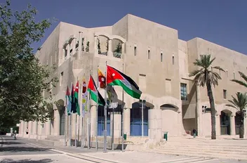 أصدرت أمانة عمّان الكبرى تعليمات لضبط المخالفات والاعتداءات على الحدائق العامة والمتنزهات، والفضاءات الحضرية لسنة 2025.

وتضمنت التعليمات إعداد خطة تفتيش ومراقبة للحدائق العامة والمتنزهات، والفضاءات ا