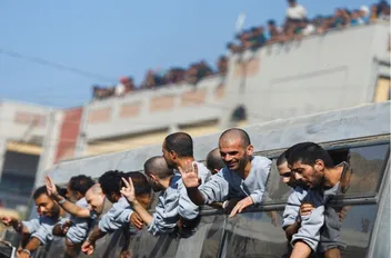 نادي الأسير الفلسطيني: أكثر من 9 آلاف معتقل لا يزالون داخل سجون الاحتلال
