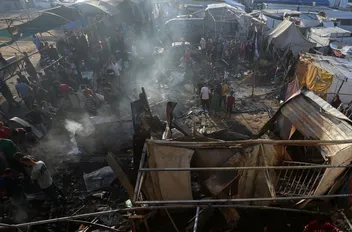 أفاد مجمع ناصر الطبي بوقوع شهيد بنيران مسيرة إسرائيلية في بلدة بني سهيلا في خان يونس جنوبي قطاع غزة.

