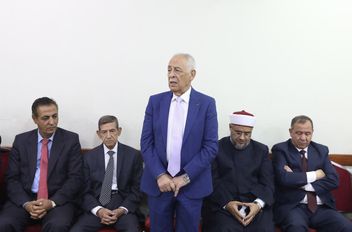 مندوبا عن الملك وولي العهد .. العيسوي يعزي عشيرتي الدلابيح والعكور