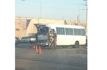 اصابات بحادث سير بين باصين في اربد