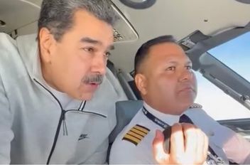 "أسوشيتد برس": الاستخبارات الأمريكية حاولت تجنيد ربان طائرة مادورو