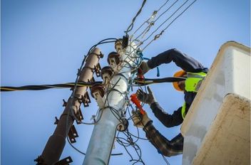 أعلنت شركة توزيع الكهرباء أنها ستضطر آسفة إلى فصل التيار الكهربائي يوم الأربعاء الموافق 29 تشرين الأول 2025، في عدد من المناطق بمحافظات الأغوار الجنوبية والكرك والعقبة، وذلك لتنفيذ أعمال صيانة وتحسين