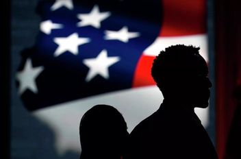 أمريكا .. إدانة نائب قائد شرطة بولاية إلينوي بقتل امرأة من ذوي البشرة السمراء