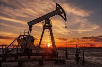 أسعار النفط عالميا تحافظ على معظم مكاسبها