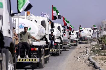 بدعم من وكالة الإمارات للمساعدات الدولية .. تسبير أكبر قافلة صهاريج مياه لدعم سكان شمال غزة