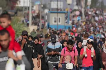 "الأونروا": عشرات آلاف الفلسطينيين يواجهون نزوحا متكررا في غزة