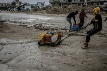 القيود الإسرائيلية تفاقم أزمة القطاع الصحي بغزة