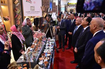 رئيس الوزراء المصري يزور جناح الأردن المشارك في معرض "تراثنا" بالقاهرة
