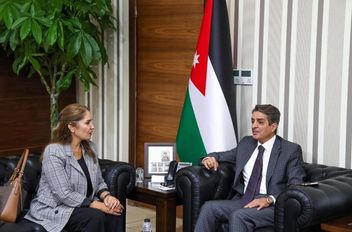 وزير الشباب يبحث التعاون الرياضي مع مديرة الجمعية الأردنية للماراثونات
