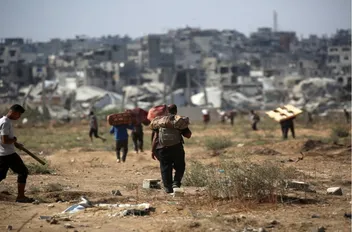 فلسطينيون في وسط قطاع غزة