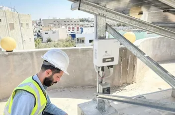 الطاقة المتجددة تُنير منازل المصابين العسكريين في شمال المملكة