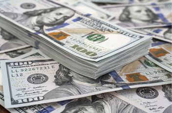أوراق نقدية من فئة 100 دولار
