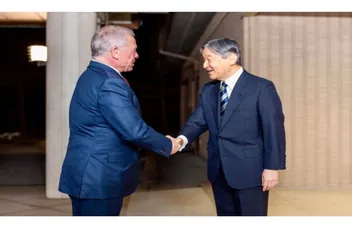 الملك يبحث مع إمبراطور اليابان الشراكة الاستراتيجية بين البلدين