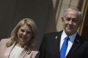 سارة نتنياهو تثير غضبًا واسعًا في طبريا