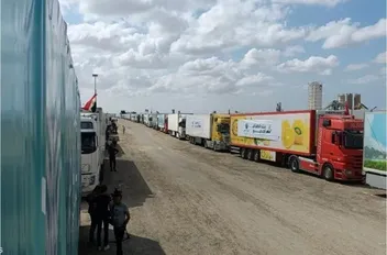 موقع "واشنطن فري بيكون" عن بيانات لمركز التنسيق الأميركي:

إدخال نحو 670 شاحنة مساعدات يوميا لغزة منذ بدء الاتفاق.
أكثر من 15 ألف حمولة من سلع تجارية وأدوية تدخل غزة يوميا.
"واشنطن فري بيكون" عن مسؤول