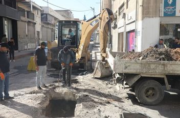 أعلنت بلدية اربد الكبرى عن توسع أعمال إنشاء خطوط تصريف مياه الأمطار في مختلف مناطق المدينة.
وأوضحت مديرة العطاءات في البلدية، المهندسة إيناس حداد في تصريح صحفي اليوم الثلاثاء، أن البلدية بدأت تنفيذ عط