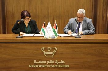 اتفاقية تعاون بين دائرة الآثار العامة وجمعية أصدقاء الآثار والتراث

