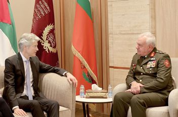 رئيس هيئة الأركان يستقبل المدير العام للسياسة الأمنية والدفاعية