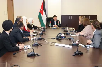 أمين عام النقل يلتقي خبراء الأرصاد البريطانية والمعهد الدولي لإدارة المياه