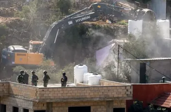 الاحتلال يواصل اقتحام وهدم المنازل في الضفة