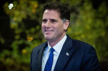 وزير الشؤون الاستراتيجية الإسرائيلي رون ديرمر يستقيل من الحكومة