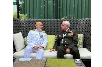 الحنيطي يلتقي عدداً من القادة العسكريين على هامش "حوار المنامة 2025"
