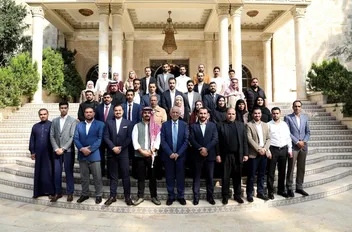 خلال لقائه فعاليات عشائرية وشبابية