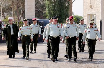 رئيس هيئة الأركان المشتركة يزور مديرية أمن وحماية المطارات ويفتتح عدداً من المباني