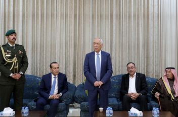 مندوباً عن الملك وولي العهد .. العيسوي يعزي الشرفات والسلاخ والزريقات