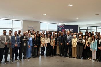 سميرات يطلع على مشروعات شركة الانتشار الرقمي