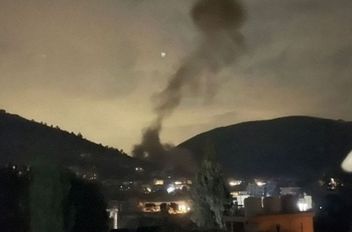 نفذ الجيش الإسرائيلي، فجر اليوم الخميس، غارات على عدد من مناطق جنوب لبنان واستهدف بسكل خاص وادي طرفلسية في قضاء صور، ما ألحق الضرر بعدد من الاستراحات وانسداد مجرى نهر الليطاني في مواقع محددة نتيجة أضر