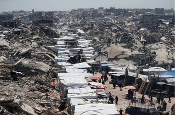 قال الجهاز المركزي للإحصاء الفلسطيني، الخميس، إن أسعار السلع الاستهلاكية في قطاع غزة شهدت انخفاضا حادا خلال شهر تشرين أول الماضي.

وأضح الإحصاء الفلسطيني في بيان له، أن اتفاق وقف إطلاق النار دفع بمؤشر