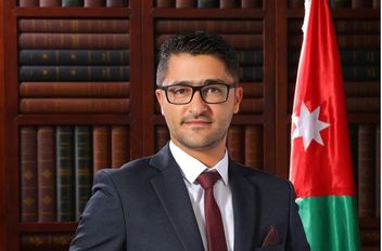 تهنئة حارة للدكتور خلدون الشقّارين بحصوله على درجة الدكتوراه