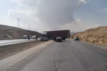 حادث تريلا يعيق حركة السير على طريق المفرق – الزرقاء