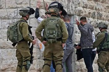 قوات الاحتلال تعتقل 15 فلسطينيا في الضفة الغربية

