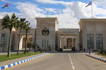 تعاملت مديرية الدفاع المدني خلال الــ 24 ساعة الماضية مع (1039) حالة إسعافية وبمعدل زمن الاستجابة (7:29) دقيقة كما تم التعامل مع (125) حادث إنقاذ وبمعدل زمن الاستجابة (7:32) دقيقة، و(76) حادث إطفاء وب