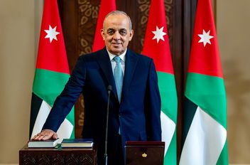 وزير السياحة والآثار عماد حجازين