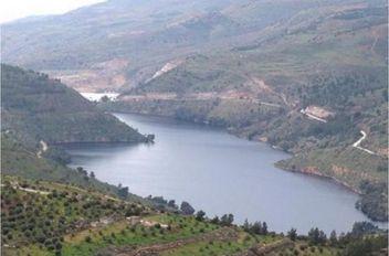 قالت وزارة المياه والري -سلطة وادي الأردن ان المعدل السنوي طويل الأمد من الهطولات المطرية ارتفع حتى صباح اليوم الاحد   16/11/2025  الى ما نسبته 4  %  من المعدل السنوي طويل الأمد والبالغ نحو 8,1 مليار