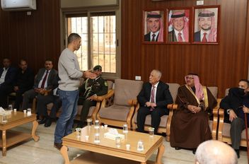 مندوباً عن الملك وولي العهد .. العيسوي يعزي الجلامدة والمعايطة
