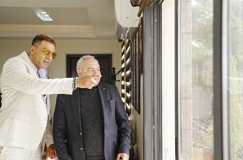 الفنان المصري محمد نور يشيد بجمال البترا