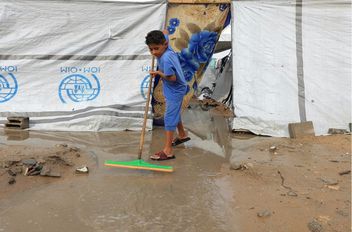 الهلال الأحمر: غزة بحاجة إلى 250 ألف خيمة