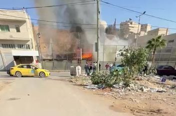 جانب من الحريق