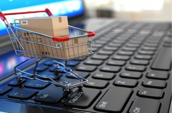 ثمنت النقابة العامة لتجار الألبسة والأحذية والأقمشة قرار مجلس الوزراء القاضي بفرض ضريبة مبيعات بنسبة 16 بالمئة على البضائع الواردة للمملكة عبر الطرود البريدية القادمة من منصات إلكترونية خارجية.
واعتبر