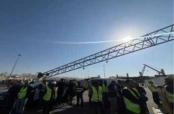 سقوط رافعة في ميناء العقبة