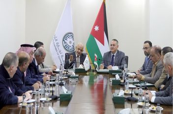 وزير البيئة خلال لقائه مع رئيس وأعضاء مجلس إدارة غرفة تجارة الأردن