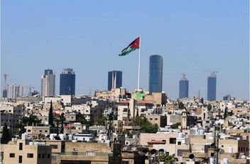 الوكيل الإخباري-   يكون الطقس اليوم السبت، معتدل الحرارة في أغلب المناطق وحارا نسبيا في الأغوار والبحر الميت والعقبة مع ظهور بعض الغيوم على ارتفاعات متوسطة وعالية، وتكون الرياح جنوبية شرقية معتدلة الس